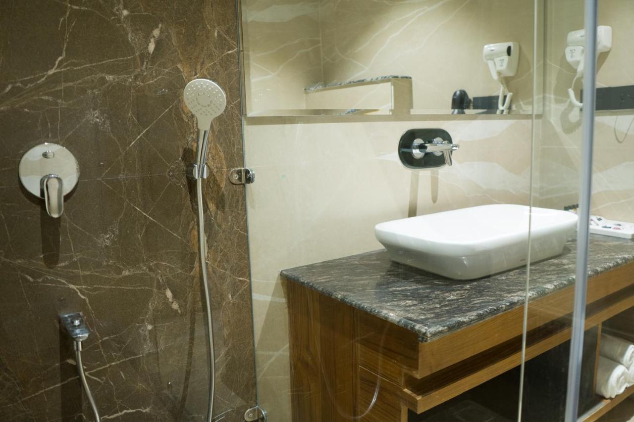 Clarks Inn Suites Kangra Dış mekan fotoğraf