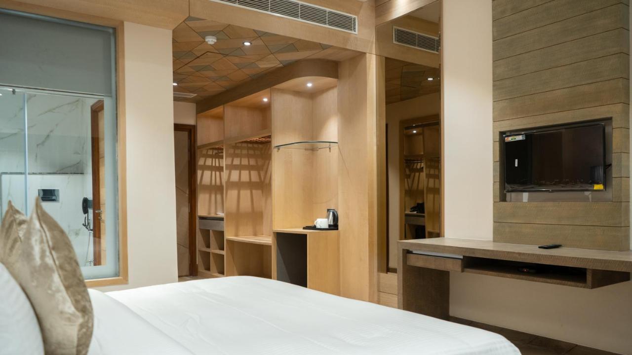 Clarks Inn Suites Kangra Dış mekan fotoğraf